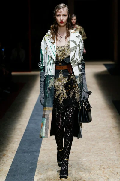 Look 48